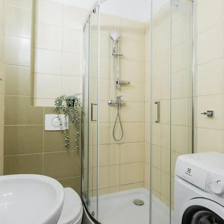 Golden Oasis Center * 华沙